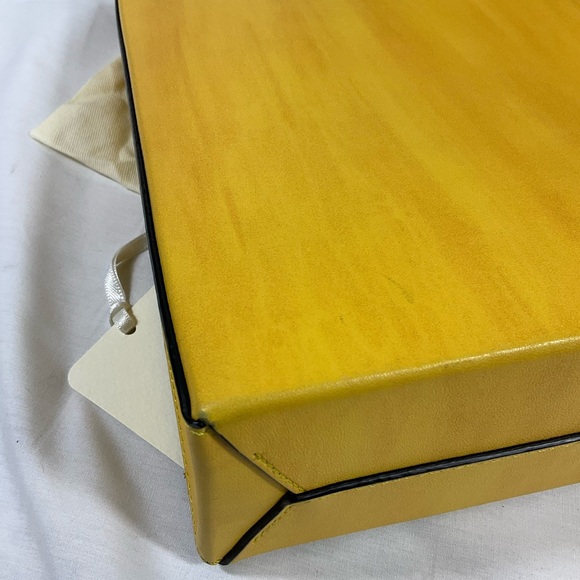 Fendi Medium Shopping Bag - Picture 11 of 16